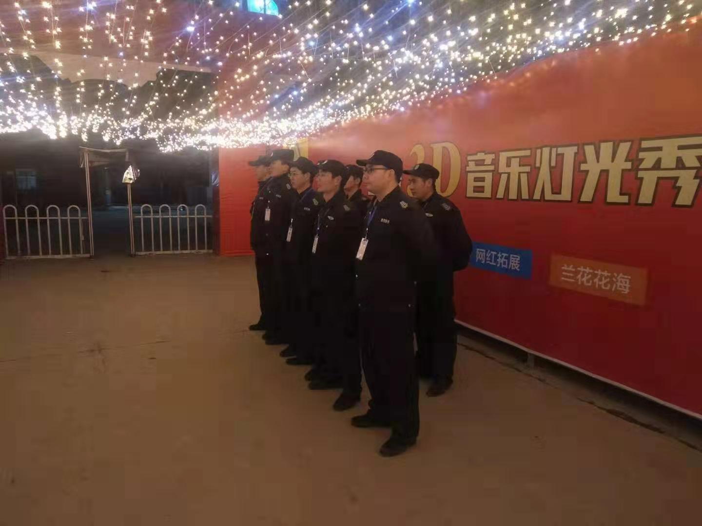 關于大型活動舉行的時候，襄陽保安服務人員常備的技防設備有哪些呢？