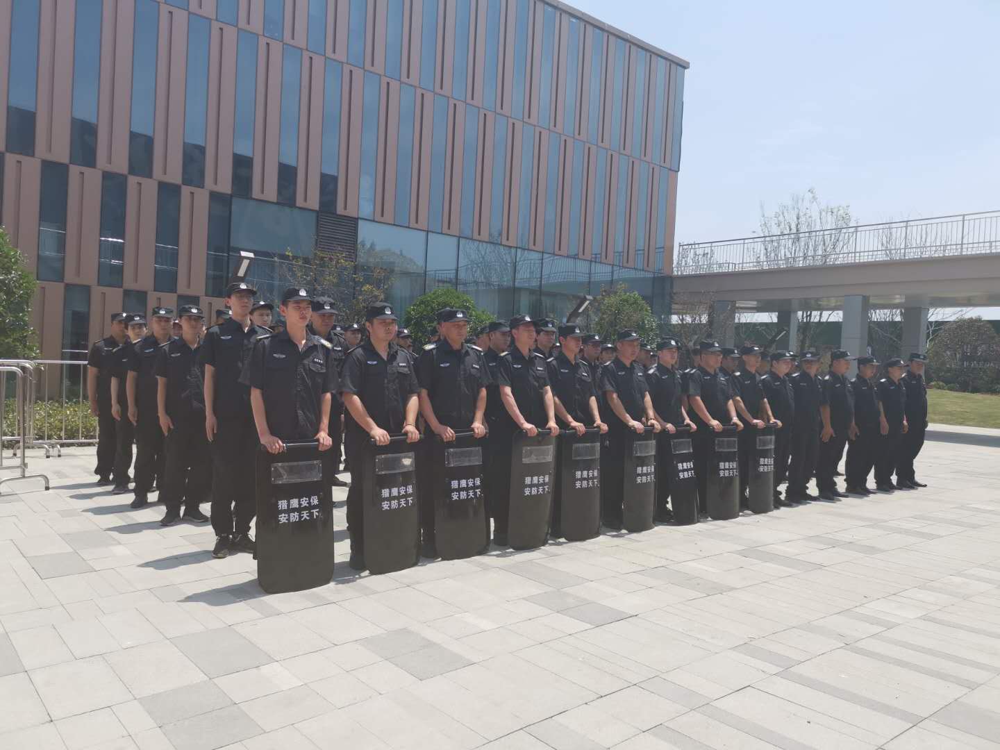 獵鷹保安祝隨州城市空間開盤大吉！