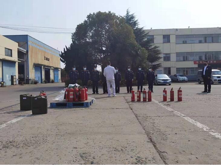 獵鷹保安公司積極組織，開展消防實(shí)戰(zhàn)演練，防患于未“燃”