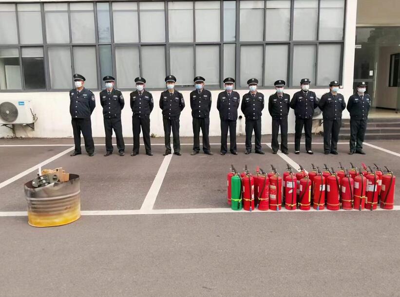 襄陽(yáng)獵鷹保安招聘公司給您介紹一下泡沫滅火器的種類及工作原理！