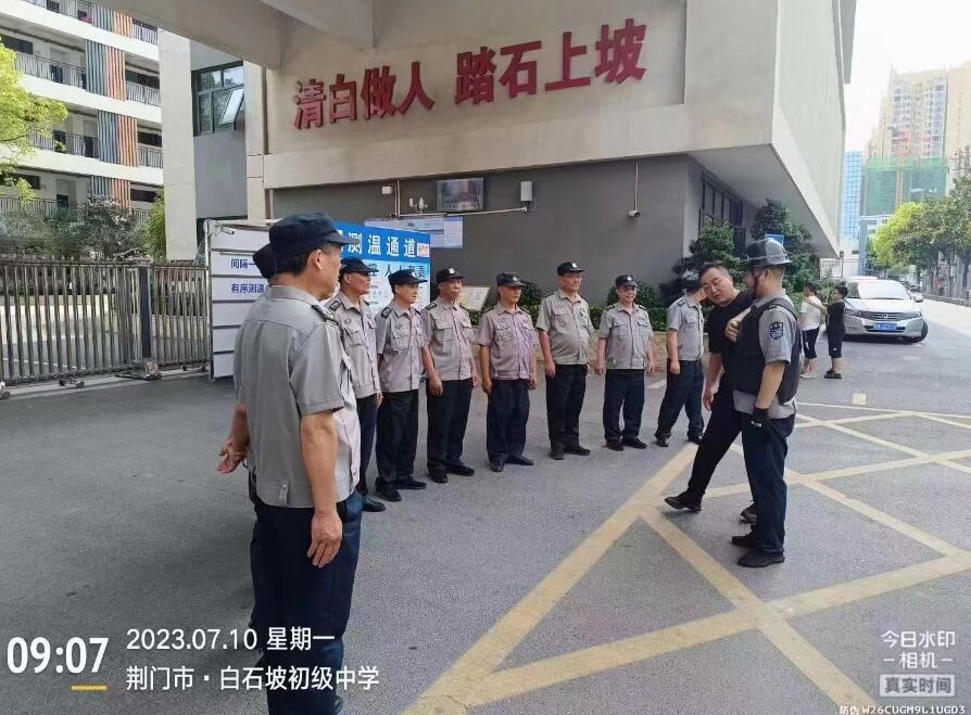 獵鷹防暴演練進(jìn)校園，筑起安全線