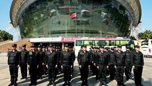 2023襄陽馬拉松在我市諸葛亮廣場激情開跑啦！