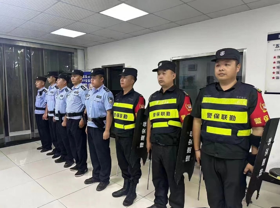 【警保聯(lián)勤】巡邏途中遇車禍，警保合力共救援