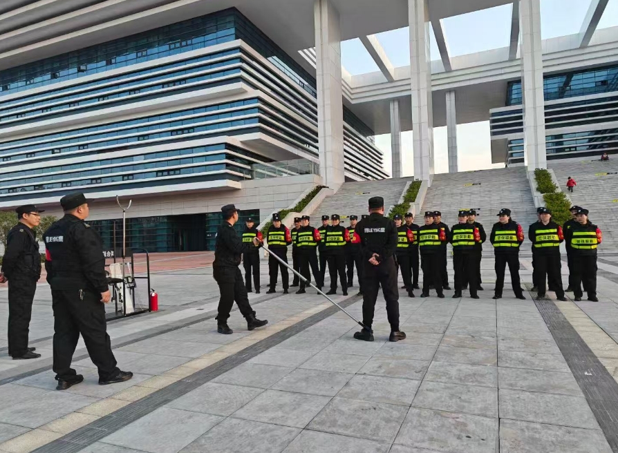 3月19日，湖北獵鷹保安服務(wù)有限公司棗陽分公司在七館合一開展專項培訓(xùn)